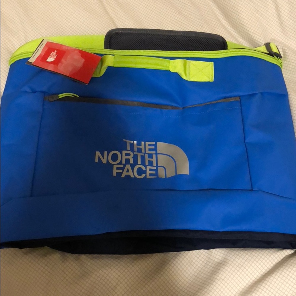 New north face Snowboard sleeve